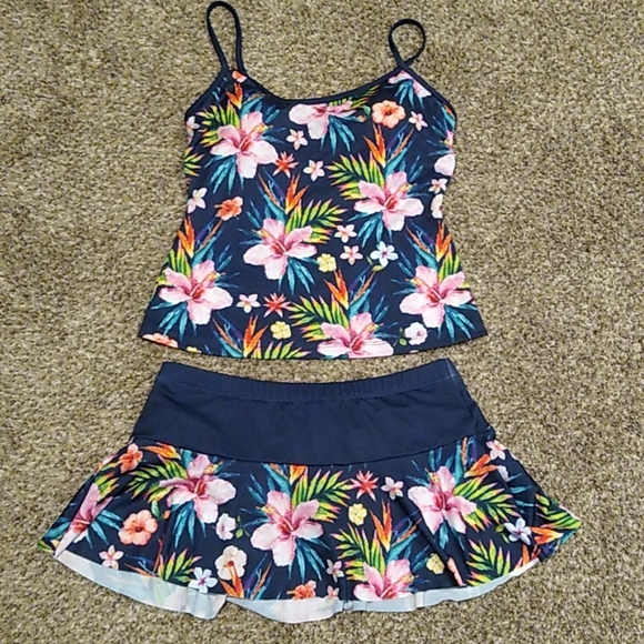 Beautiful Tankini Bathing Suit - Picture 1 of 5